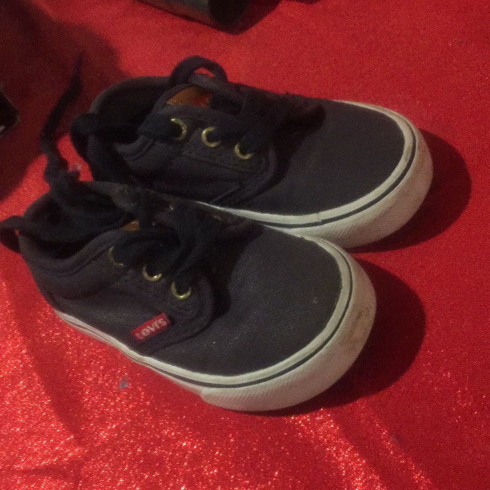 Boys shoes